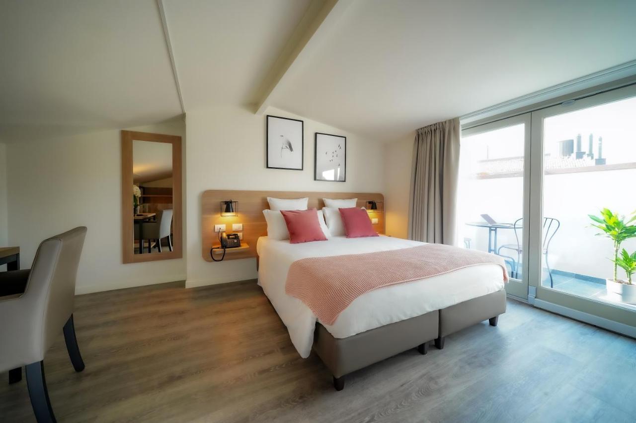 Bergamo Inn 15 Екстер'єр фото A room at the hotel