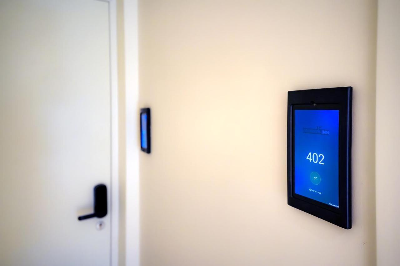 Bergamo Inn 15 Екстер'єр фото A Polycom HDX 8000