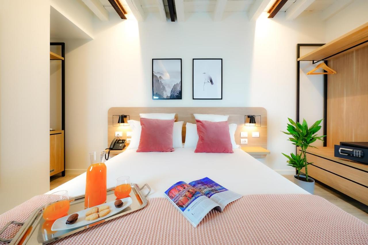 Bergamo Inn 15 Екстер'єр фото A room at the hotel