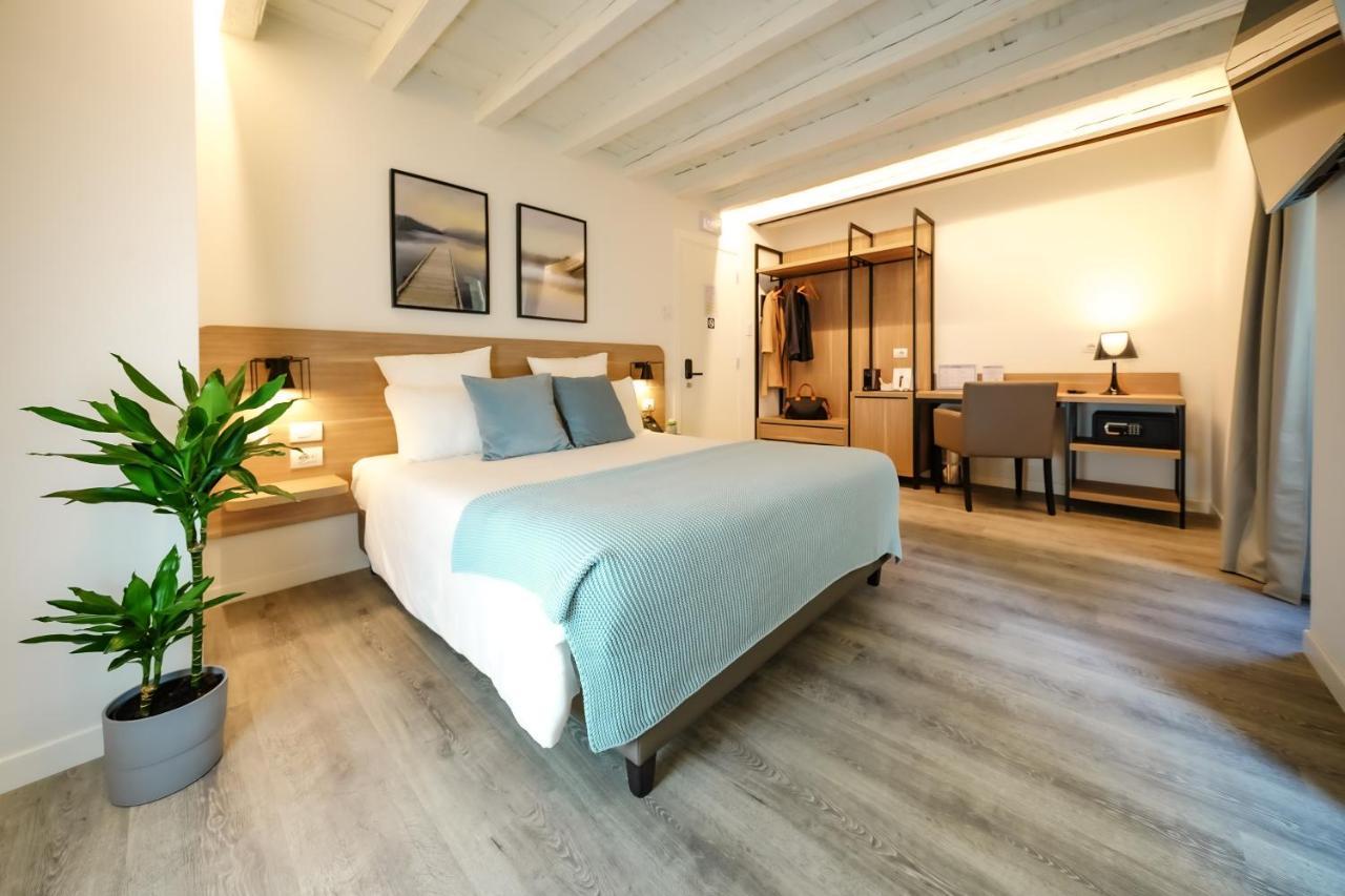 Bergamo Inn 15 Екстер'єр фото A room at the hotel